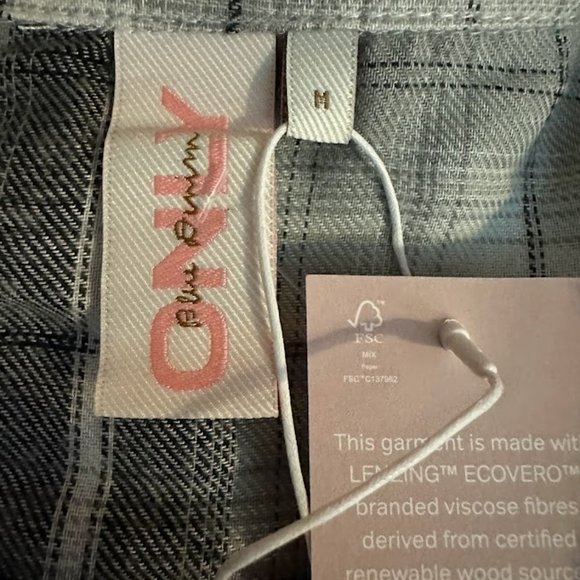 Only Black and White Plaid Button Up NWT Size M - Picture 3 of 5